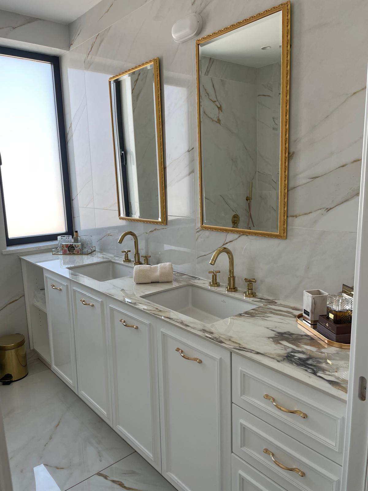 Mirror with gold frame - Image 2